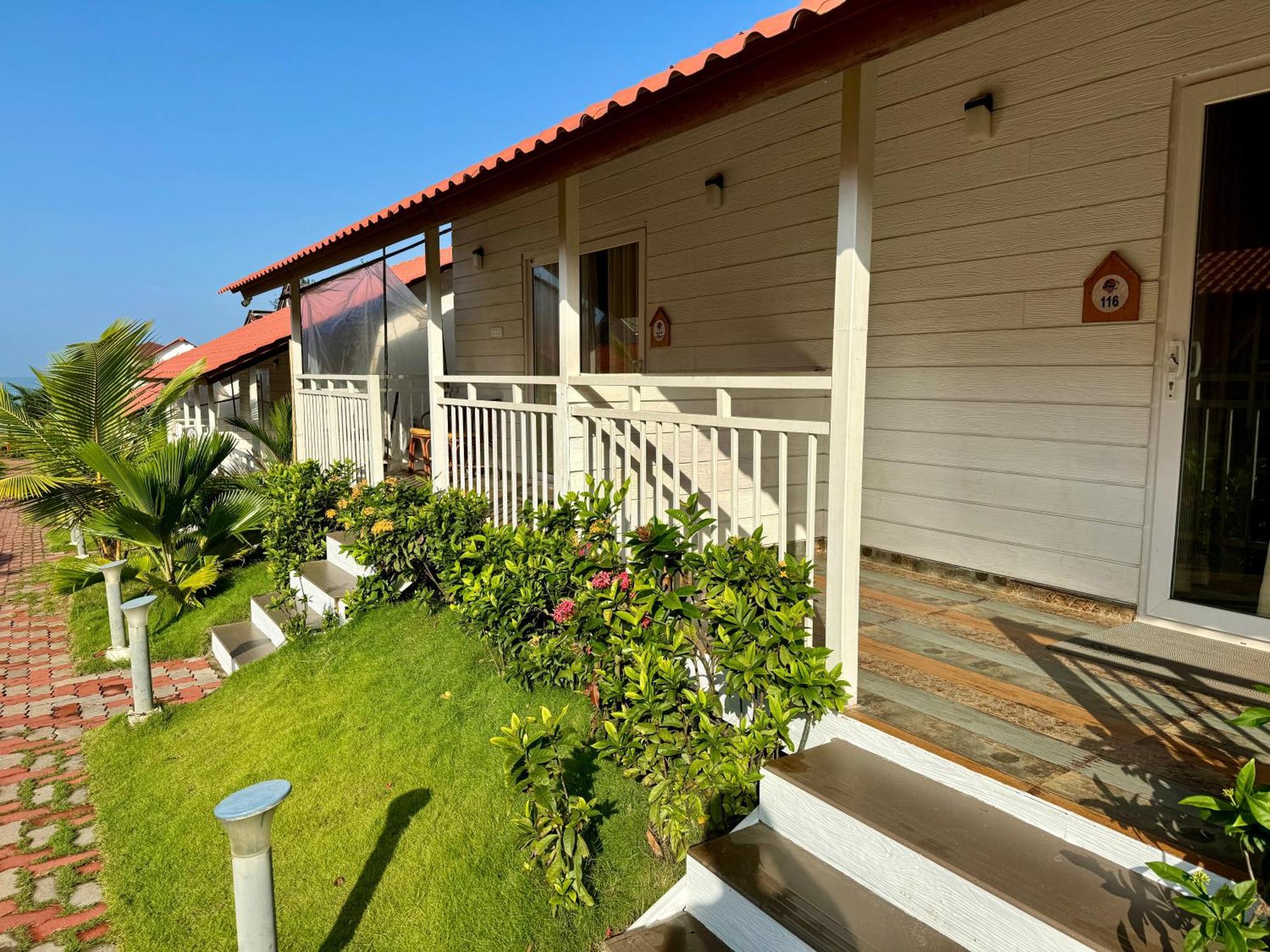 Maargit Beach Resort Mandrem Exteriör bild