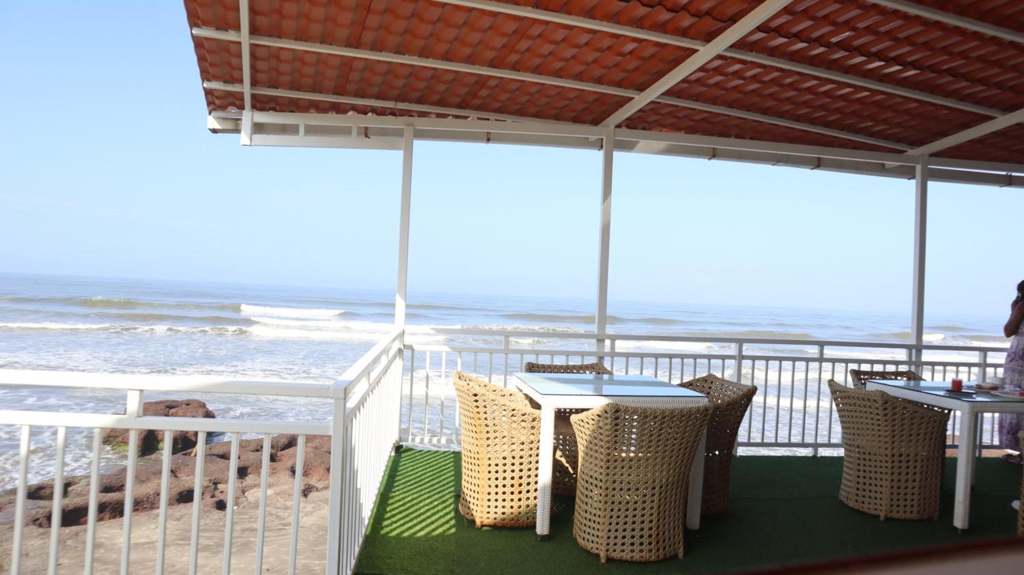 Maargit Beach Resort Mandrem Exteriör bild