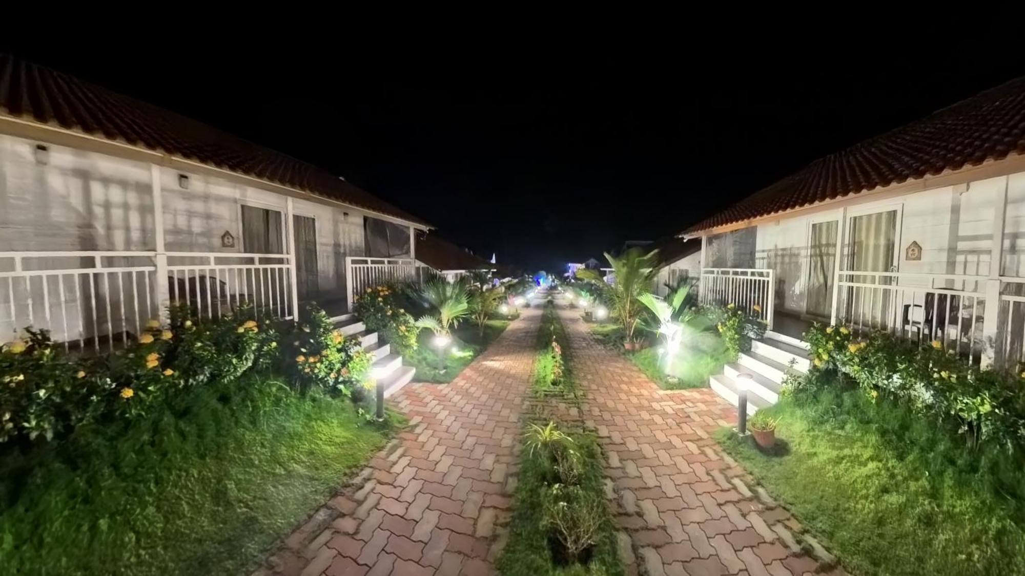 Maargit Beach Resort Mandrem Exteriör bild